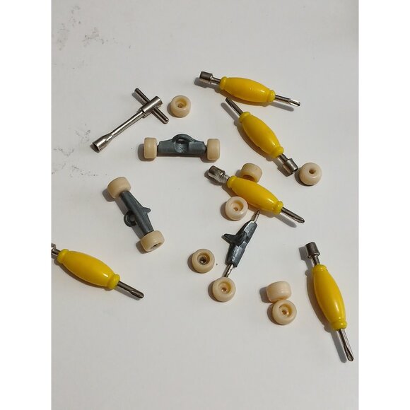 Tech Deck Lot of 14 Boards & Accessories & Ramps - Tony Hawk Skateboarding - Picture 12 of 13